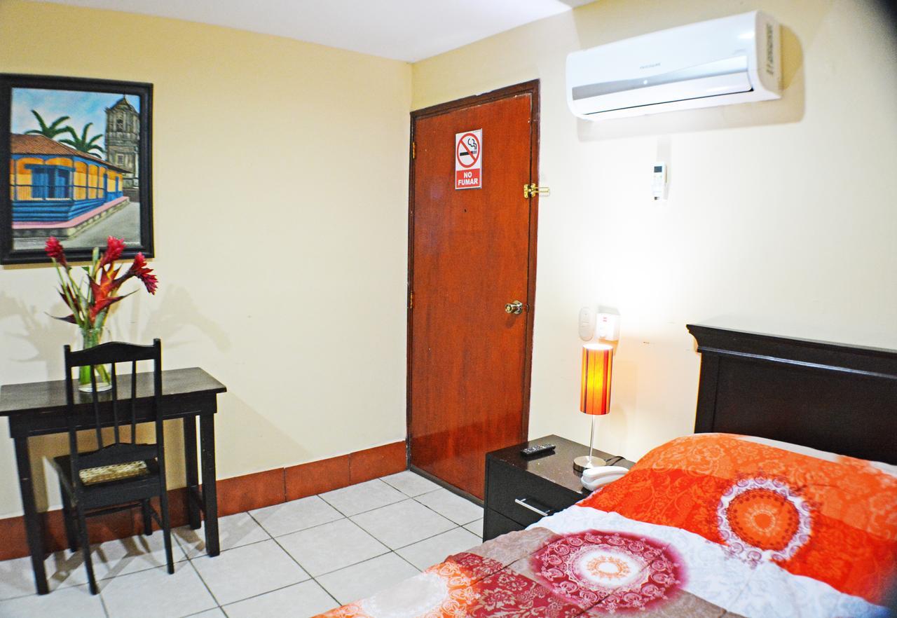 Hotel Plaza Cosiguina Чинандега Екстер'єр фото